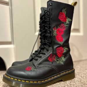 Dr. Marten’s 1914 Vonda Floral Rose Leather Lace Up Boots 🌹